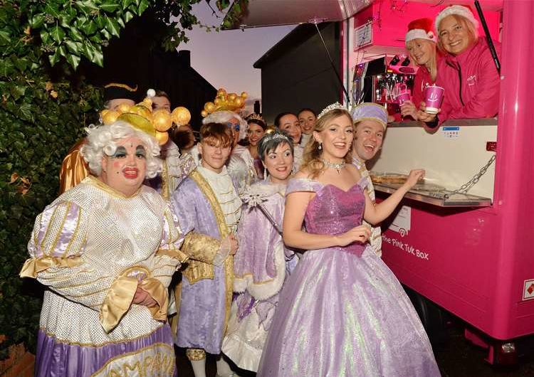 Newark pantomime cast offer cup of kindness to the Rosie May Foundation